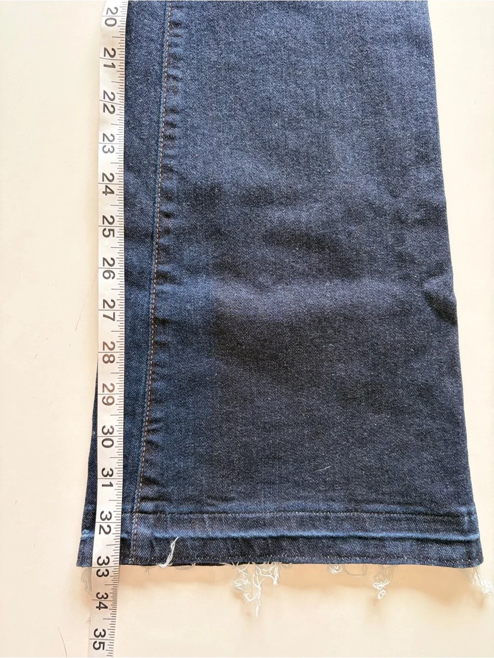 Joe’s jeans dark wash denim mid rise women’s 26 flare leg 33” inseam raw hem - Picture 3 of 7